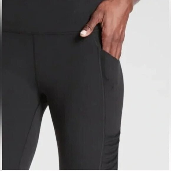Athleta Salutation Stash Pocket Twist 7/8 Leggings Black Size XXS - Picture 2 of 9